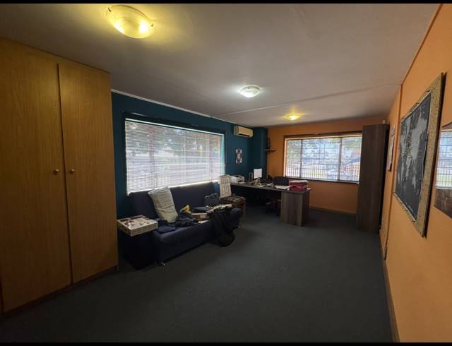 1,000M² WAREHOUSE FOR SALE IN RAND LEASE